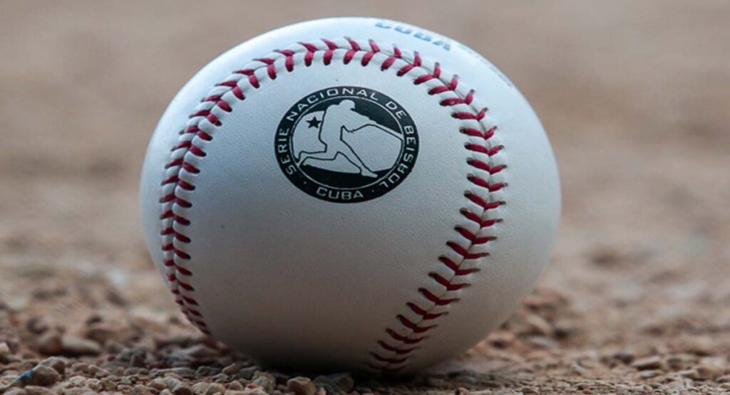 En Cuba, hasta las pelotas de béisbol escasean