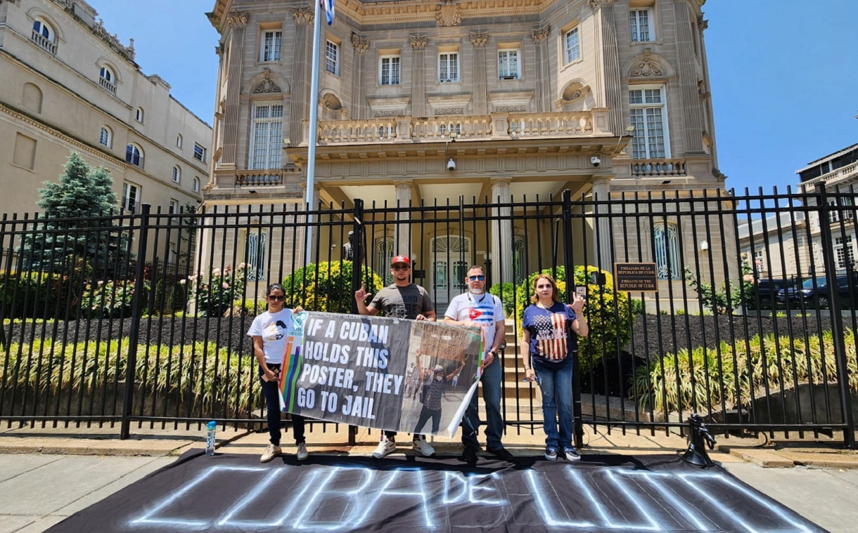 Exiliados cubanos exigieron la libertad de los presos políticos frente a la Embajada de Cuba en Washington (+VIDEO)