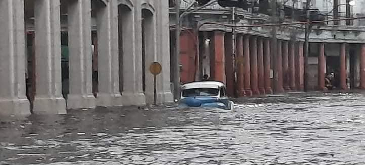 Otra vez La Habana se inunda tras torrencial aguacero; varias personas quedaron incomunicadas