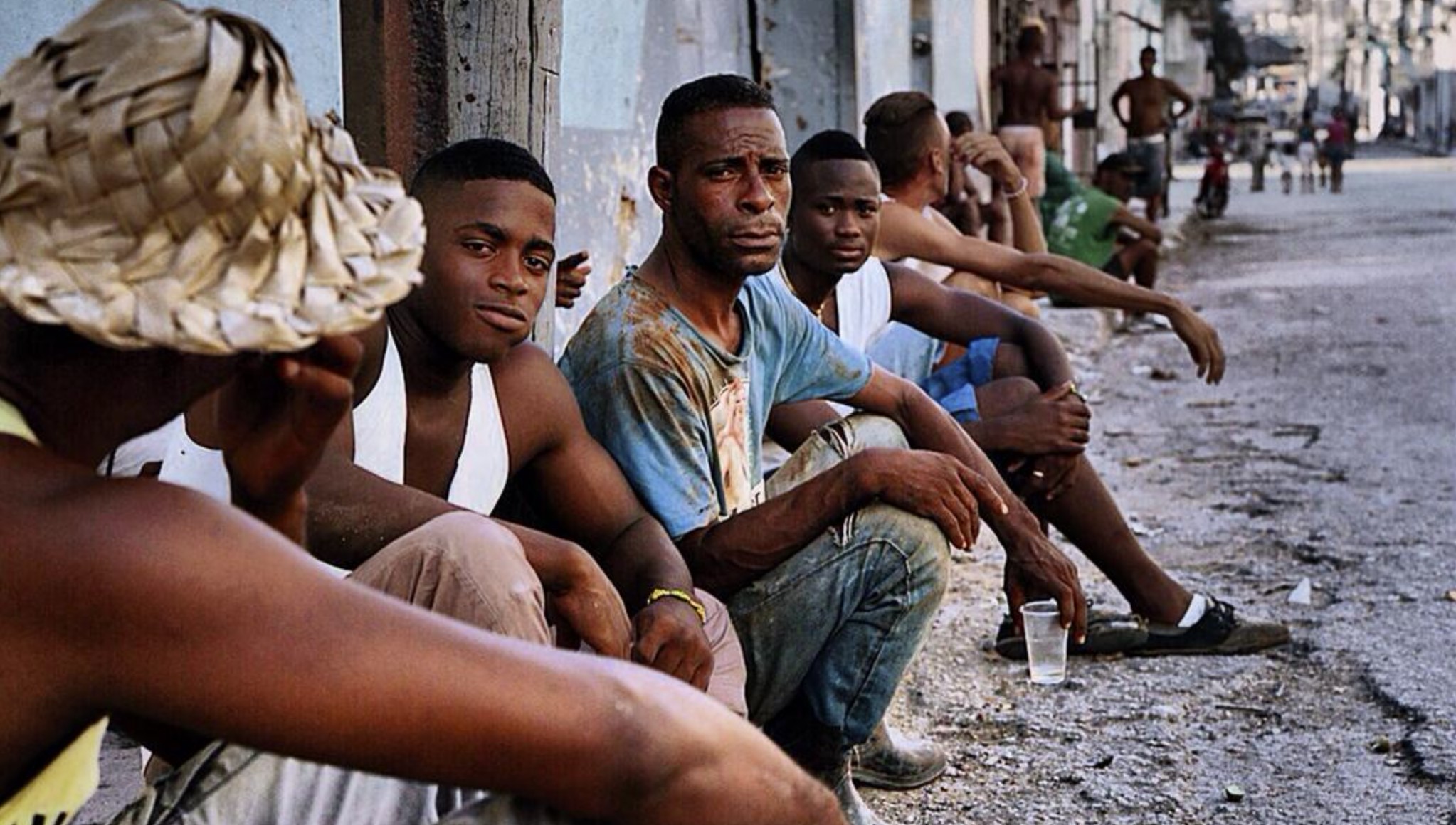 Cubanos se marchan de Cuba en masa; los que se quedan, apenas tienen estímulo para trabajar