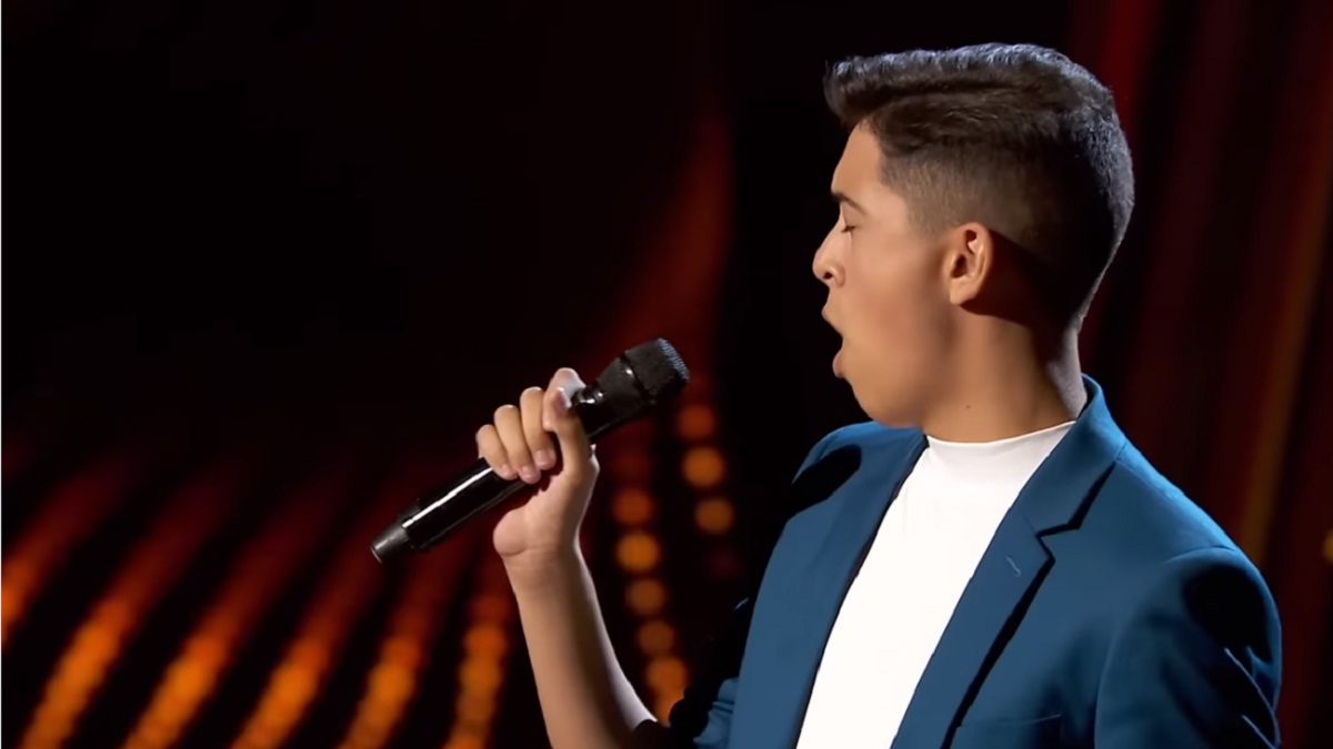 En la fase de asaltos de La Voz Kids España 2023, el niño de origen cubano Álvaro Tadeo, se ganó el voto de la audiencia y pudo avanzar hacia la semifinal del concurso de canto.
