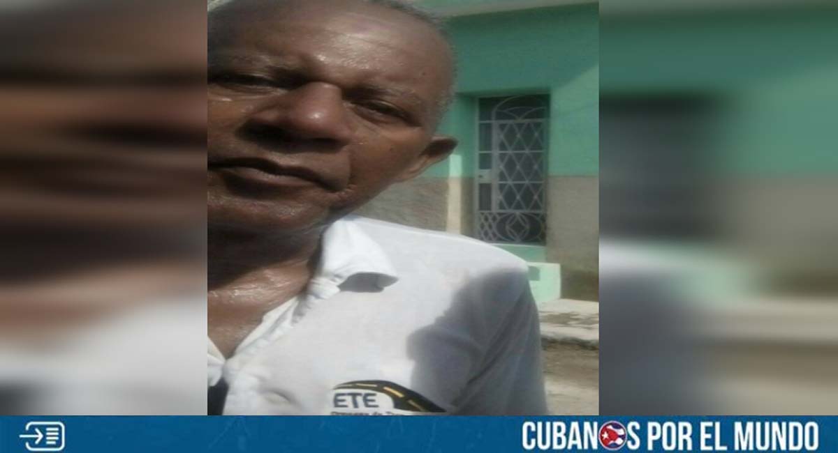 Cubano pide a gritos en la calle una medicina para su hija