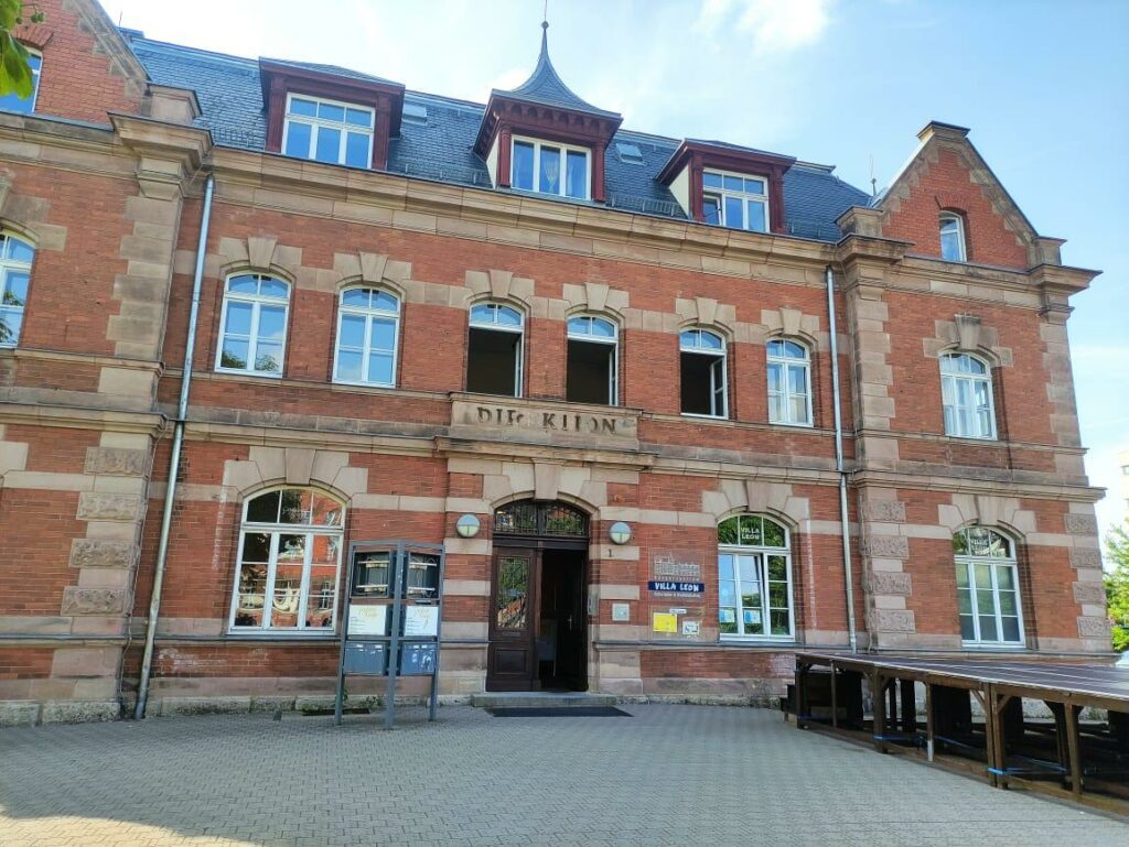 Cubanos exiliados en la ciudad de Nuremberg, Alemania, protestaron en contra del vocero de la dictadura castrista Michel Torres Corona, conocido por ser el nefasto conductor del programa oficialista Con Filo.