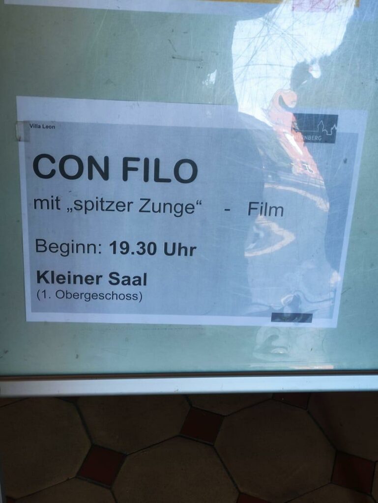Cubanos exiliados en la ciudad de Nuremberg, Alemania, protestaron en contra del vocero de la dictadura castrista Michel Torres Corona, conocido por ser el nefasto conductor del programa oficialista Con Filo.
