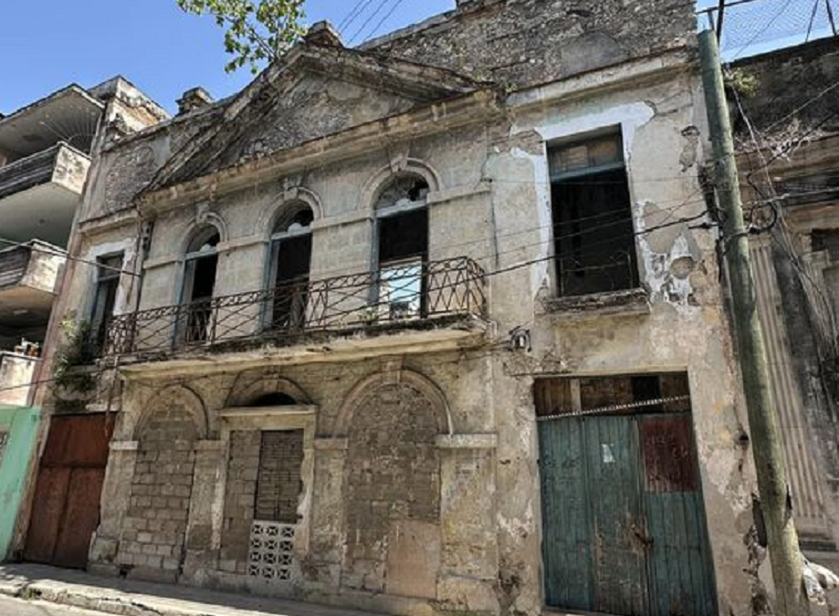 Matanceros indignados por ruinoso estado del Teatro Principal de Matanzas, primero que tuvo la provincia