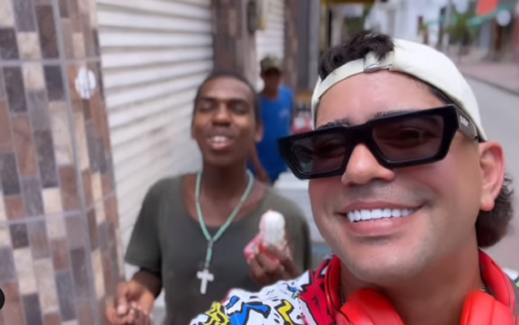 Baby Lores ayuda a niños en las calles de Colombia