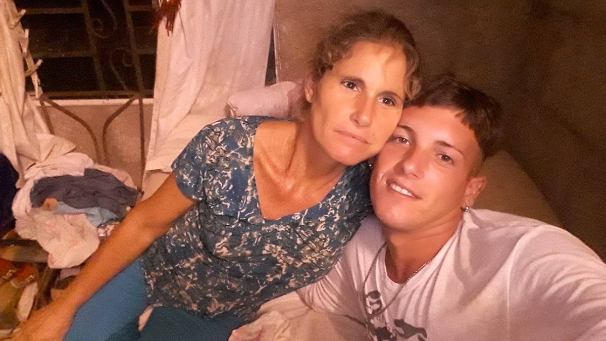 Joven cubano necesita ayuda para gastos médicos de su madre