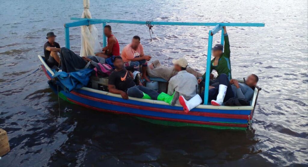 Diez balseros cubanos llegan a Gran Caimán