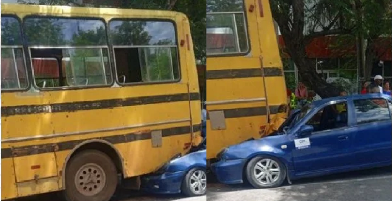 Un Gelly se incrusta contra un ómnibus y otro auto contra una barrera, en La Habana