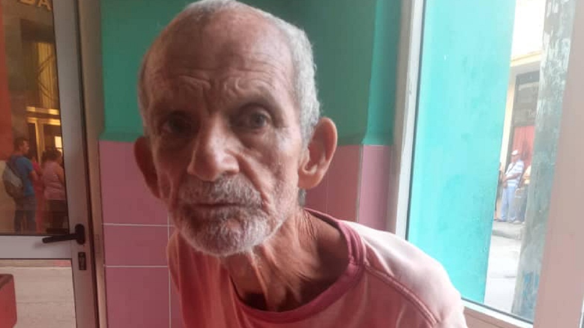 Piden ayuda para localizar a familia de un anciano perdido