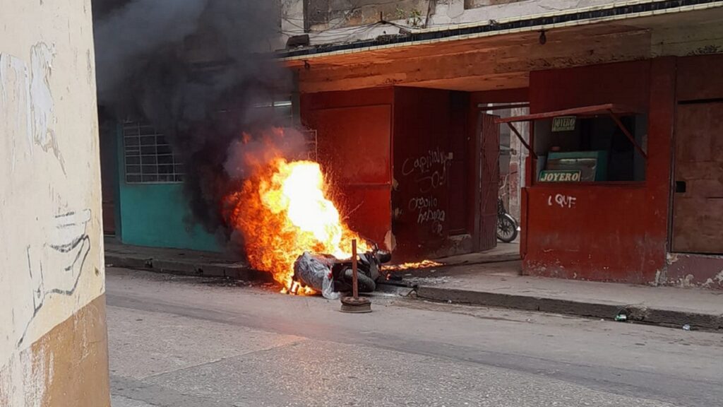 Reportan incendio de moto eléctrica en Centro Habana (+VIDEO)