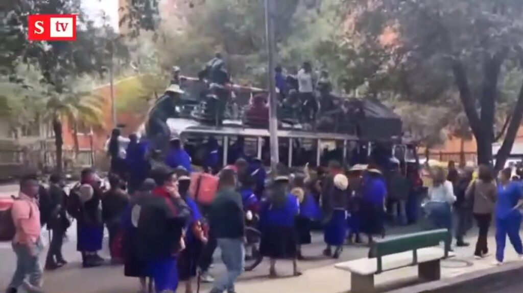 Rechazan el asalto instalaciones de Semana por turbas indígenas motivadas por Petro