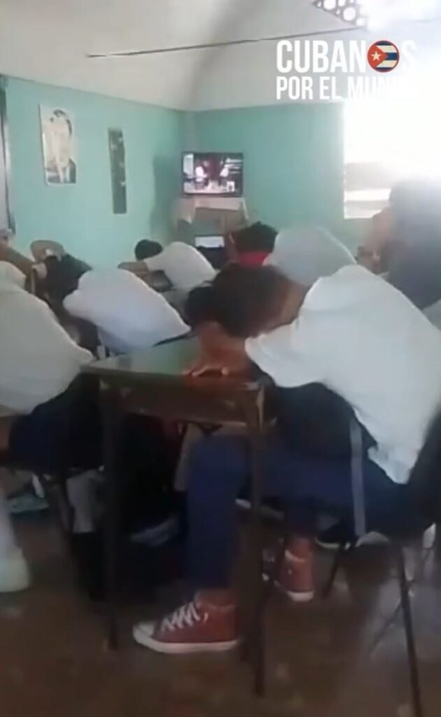 Estudiantes cubanos