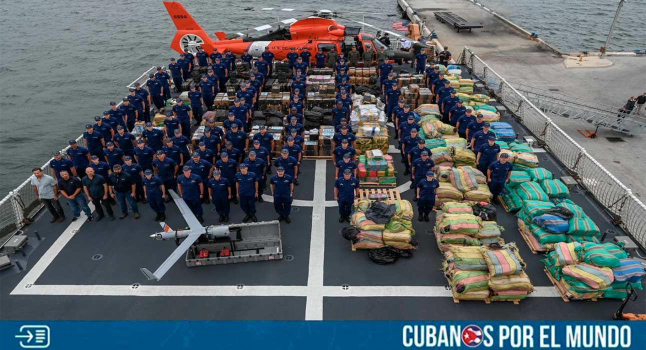La tripulación del Escampavías James descargó este jueves en el Puerto Everglades de Fort Lauderdale, Florida, decenas de sacos con más de 33 mil libras de cocaína y más de 12 mil libras de marihuana, que fueron incautadas en 13 operaciones conjuntas realizadas en aguas del Caribe.