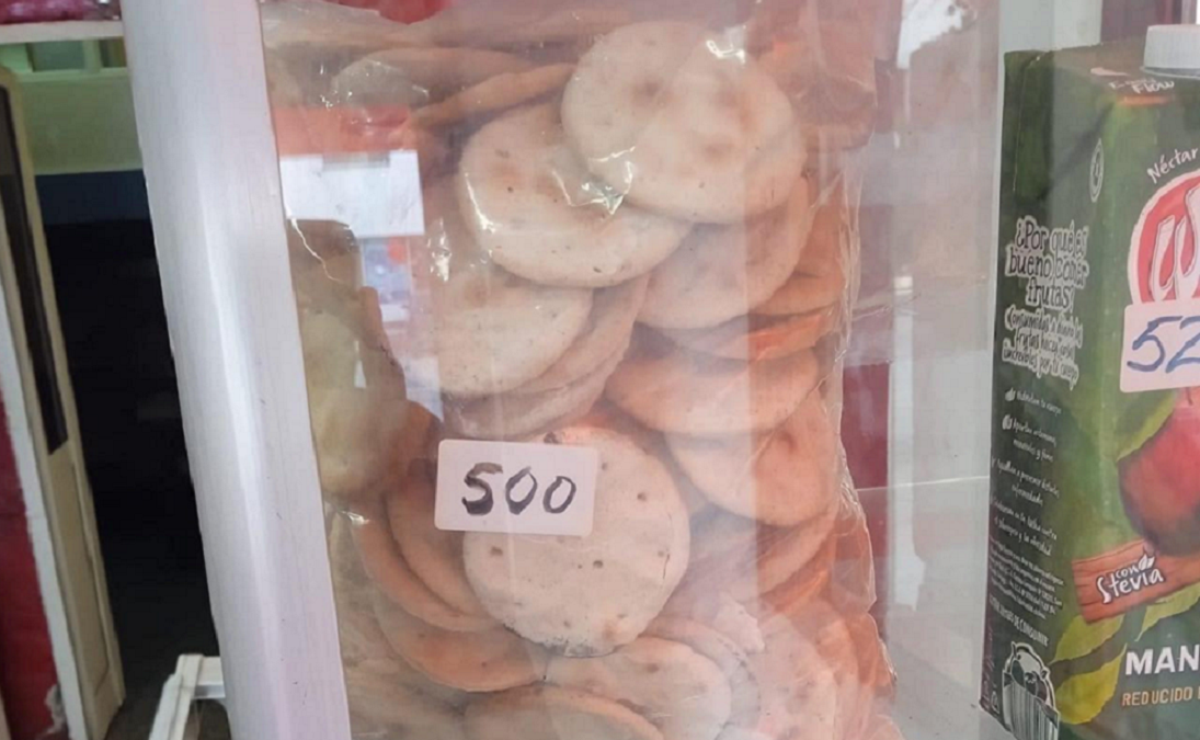 Cubana se queja por el precio de las galletas: un paquete a 500 pesos