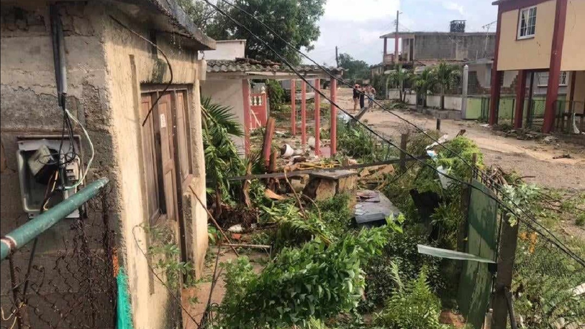 Reportan múltiples afectaciones tras paso de tornado en Playa Baracoa, Artemisa (+VIDEO)