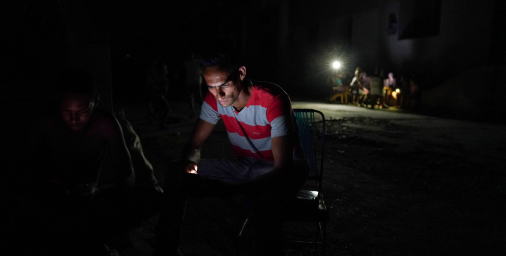 Cubana explota contra el régimen por permanecer largas horas sin corriente