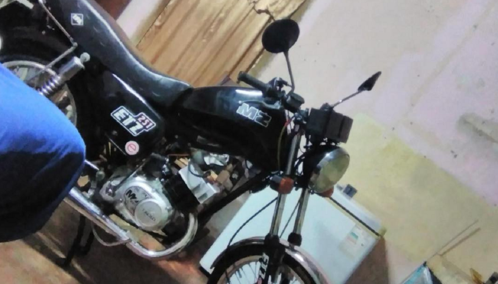 Familia cubana duerme con la moto en el cuarto por temor a la delincuencia