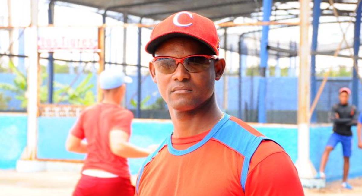Expelotero cubano, Yorelvis Charles, llega a Estados Unidos