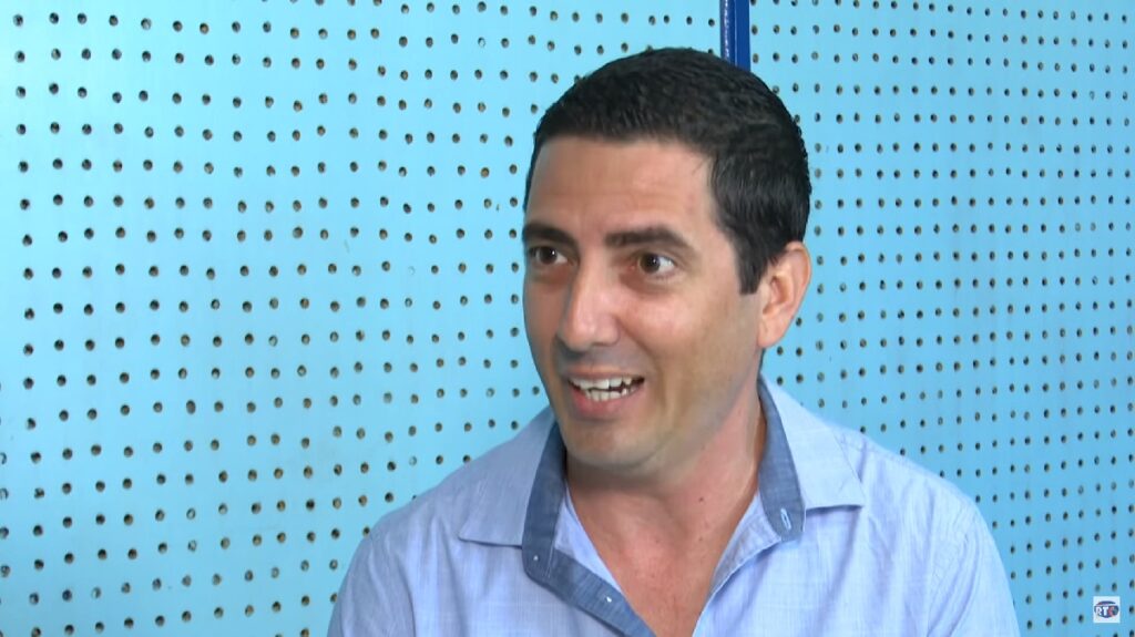 Médico cubano no quiere regresar a la isla: Intenta seguir trabajando en Cabo Verde tras culminar la misión (+VIDEO)