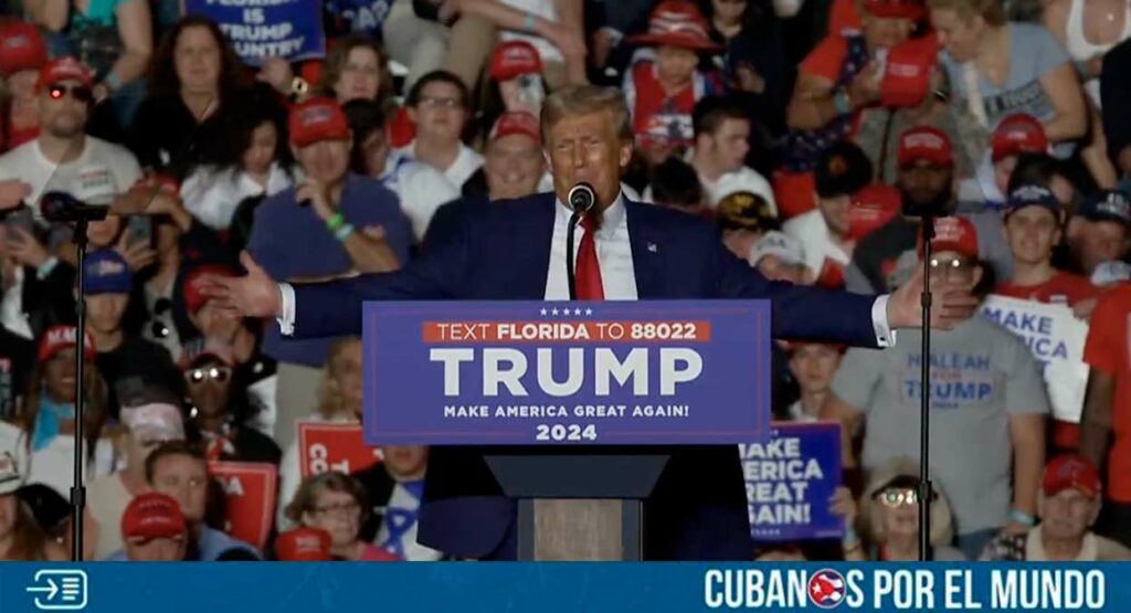 El expresidente de Estados Unidos, Donald Trump, arremetió en contra del actual mandatario Joe Biden, al considerar que él junto con la izquierda radical quieren convertir a EEUU en una Cuba comunista. 