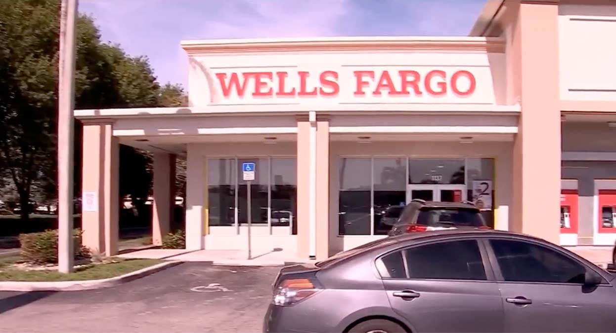 El banco Wells Fargo congeló la cuenta de un cubano con residencia permanente en Estados Unidos y pidió aclarar su estatus migratorio.