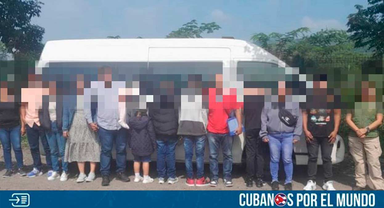 La policía estatal de Veracruz, en México, arrestó a cuatro migrantes cubanos que iban en un autobús junto a otros migrantes de diferentes nacionalidades.