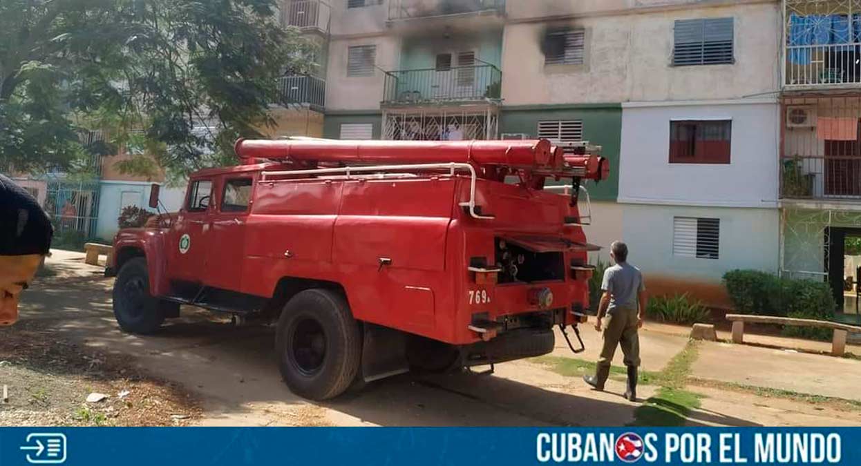 Un incendio provocado por un hombre aparentemente celoso causó daños materiales en un edificio en la ciudad de Morón, provincia de Ciego de Ávila, lo que podría calificarse como un intento de feminicidio en Cuba. Un incendio provocado por un hombre aparentemente celoso causó daños materiales en un edificio en la ciudad de Morón, provincia de Ciego de Ávila, lo que podría calificarse como un intento de feminicidio en Cuba.