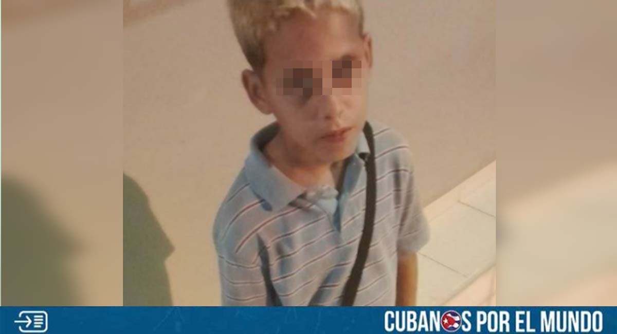 Niño cubano de Holguín vende pasteles para ayudar a su mamá