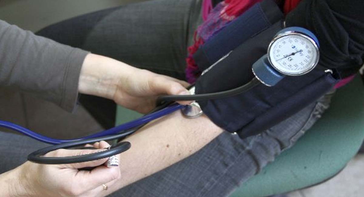 “No hay médicos que atiendan a uno”, denuncia cubana desde La Habana