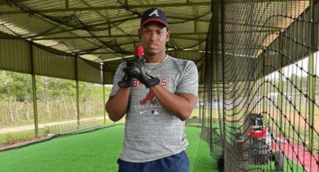 Adiós a otro talento: Pelotero cubano de 23 años llega a República Dominicana