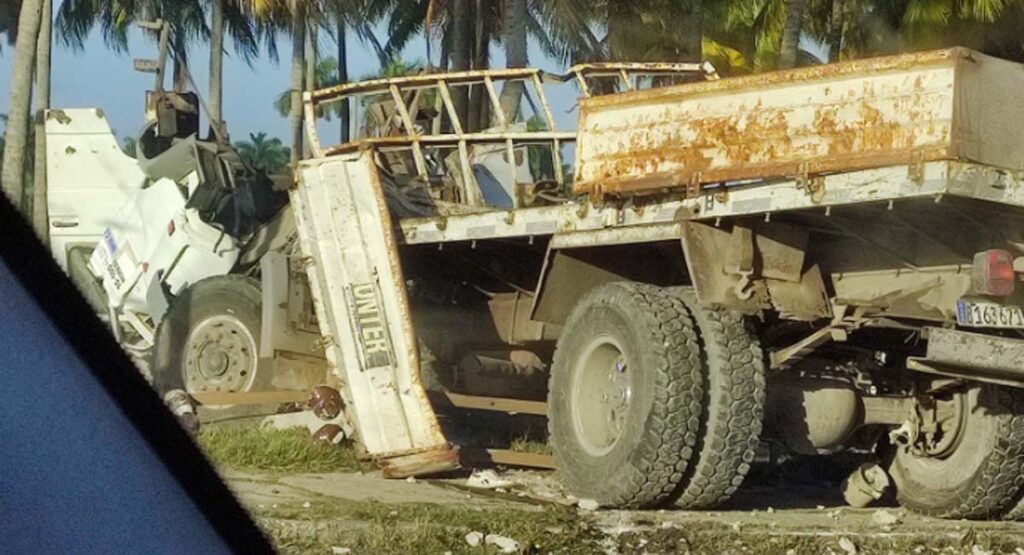 Aparatoso accidente de tránsito en La Habana termina con dos heridos