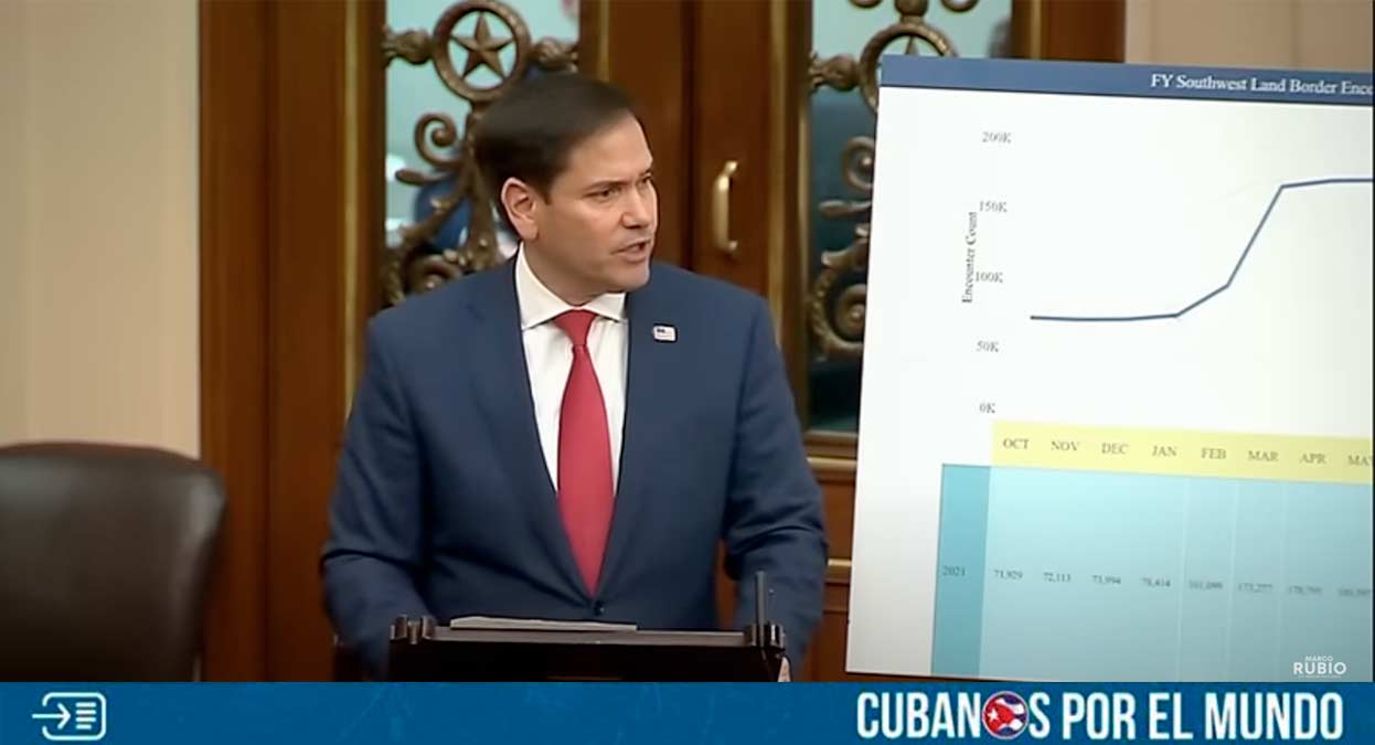 El político republicano Marco Rubio criticó en el Senado de Estados Unidos a los cubanos "refugiados" que al año y un día regresan a la isla comunista, y aprovechó para cuestionar una vez más las políticas de fronteras abiertas que ha implementado la administración demócrata de Joe Biden.