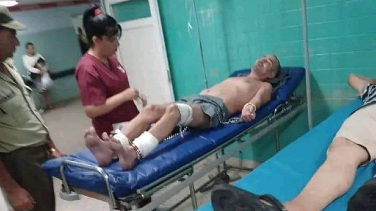 Denuncian maltrato a prisionero ingresado en el hospital: "Estaba soltando sangre por las esposas"