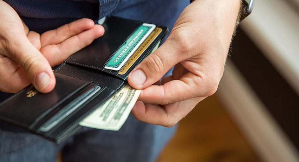 Médico cubano pide ayuda para encontrar su billetera perdida en Camagüey