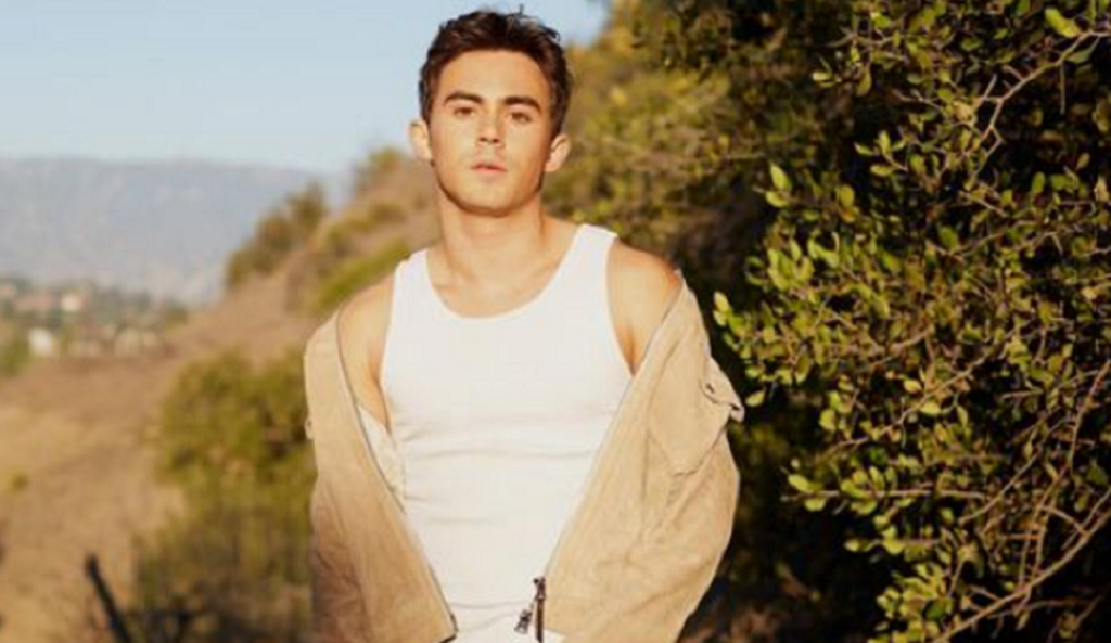 Tyler Álvarez, el joven actor nieto de cubanos que triunfa en Never Have I ever