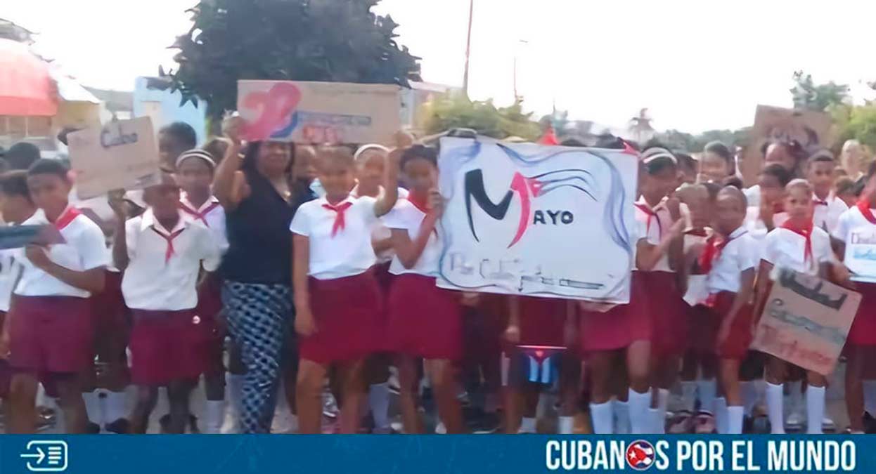 Una nueva prueba del adoctrinamiento en Cuba se dio a conocer en las últimas horas en las redes sociales, cuando la dictadura castrista, utilizó, una vez más, a niños para los actos por motivo del 1ro de Mayo.