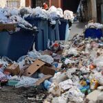 Las calles de Cuba siguen convirtiéndose en vertederos de basura "a cielo abierto" por culpa de la ineficiencia de la dictadura castrista que no ofrece servicios públicos efectivos, simplemente porque no le importa las penurias que vive el pueblo de pie.