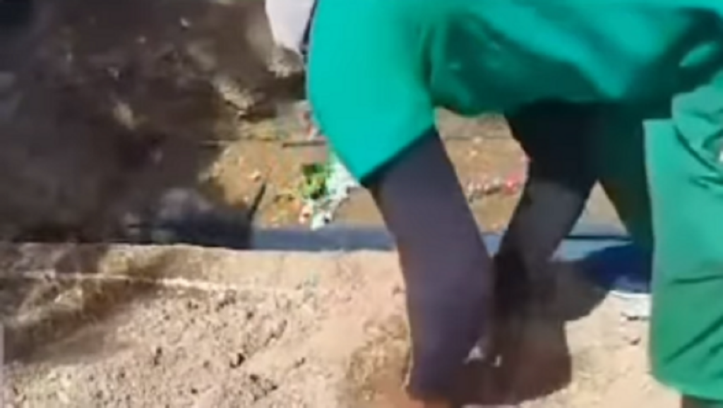 ¡Doloroso y vergonzoso! Entierran a cubano con las manos por falta de recursos (+VIDEO)