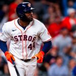 Yordan Álvarez conecta sus dos primeros jonrones de la temporada