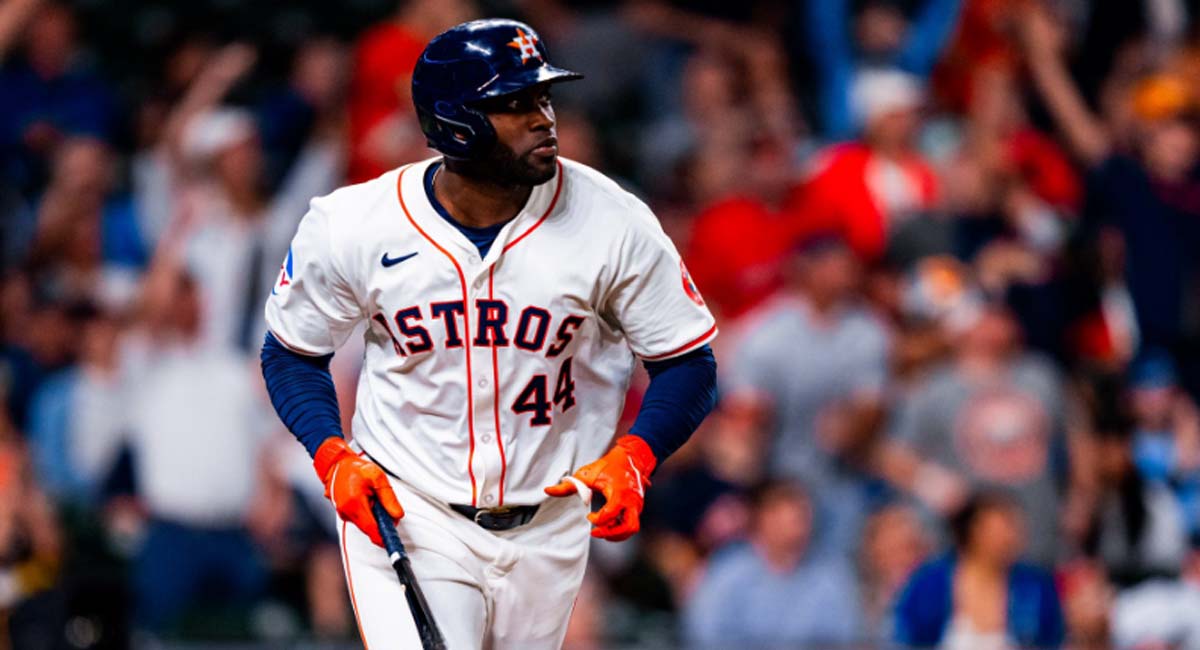 Yordan Álvarez conecta sus dos primeros jonrones de la temporada