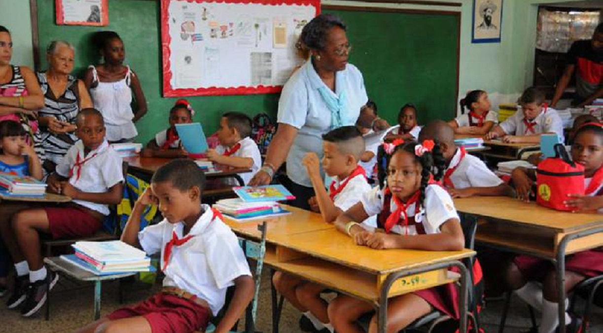 Solo dos horas de clases diarias recibirán los niños de Villa Clara por los apagones
