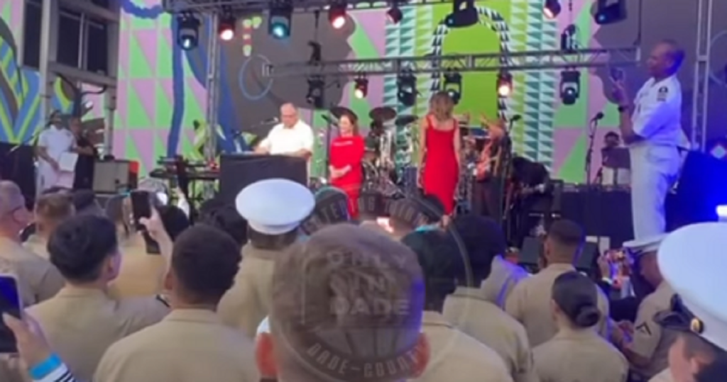 Cantante cubanoamericana Gloria Estefan patrocinará submarino militar de EE.UU.