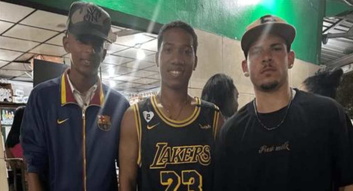 Tres prospectos cubanos huyen de la isla en búsqueda de una firma profesional