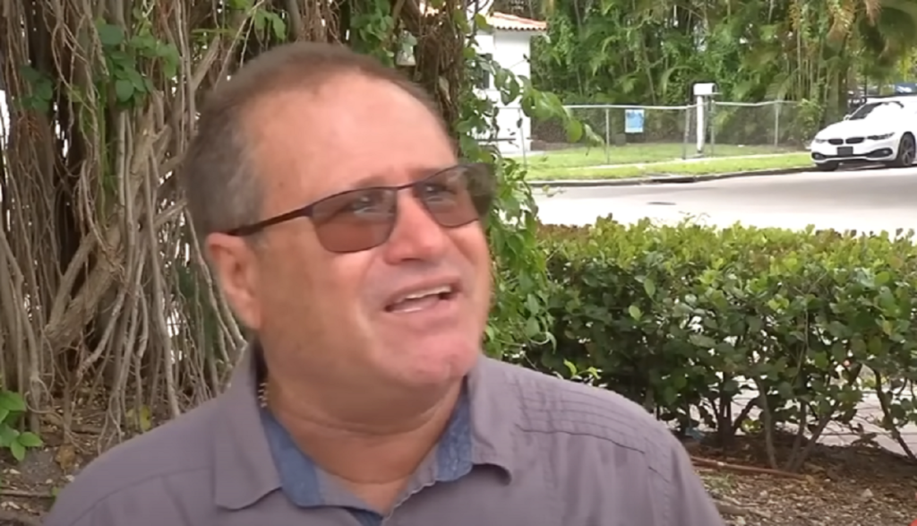 Régimen castrista ordena bajar del avión en Miami a un opositor cubano que intentaba viajar a la isla a ver a su padre enfermo