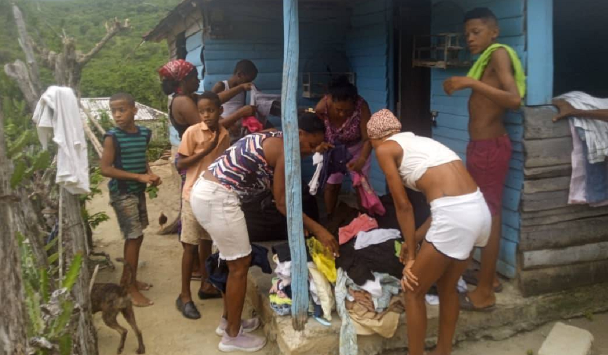 Activistas apoyan con donaciones a comunidades rurales de Santiago de Cuba