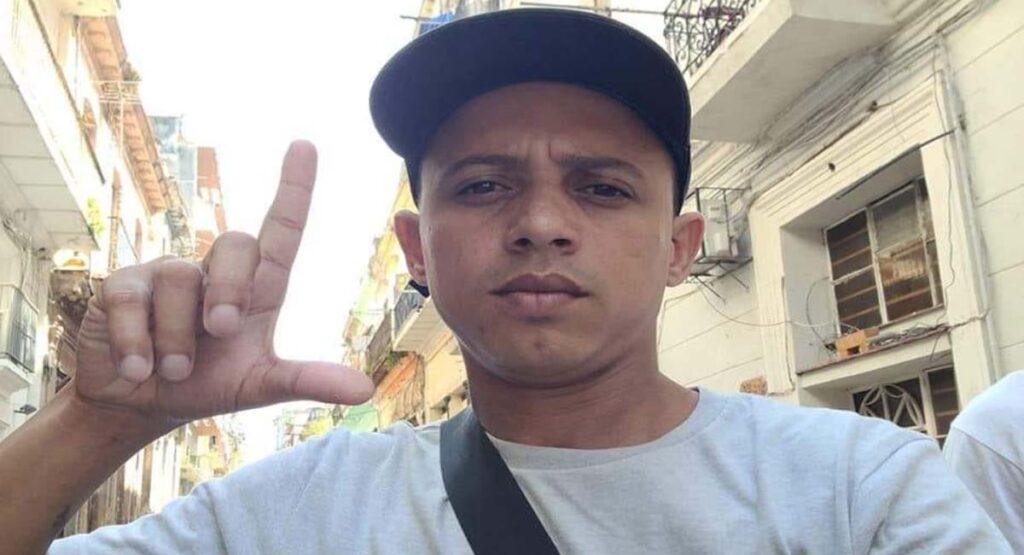 Esbirros castristas detienen y roban a activista cubano en La Habana
