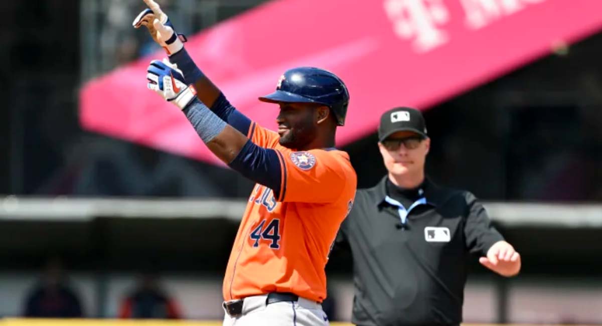 Yordan Álvarez conecta el ciclo y sigue haciendo historia