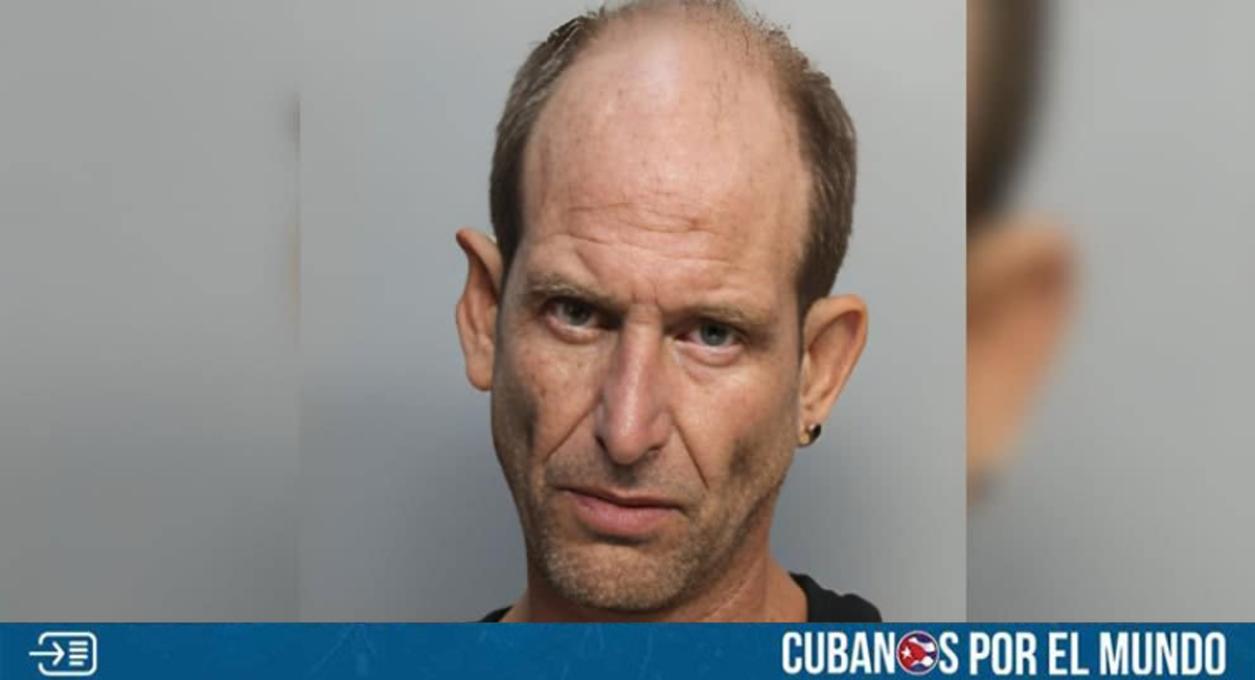 Un cubano de 41 años resultó arrestado en Miami tras ser acusado de mantener una relación sexual y embarazar a una adolescente de 15 años, quien se fue de su casa la semana pasada.