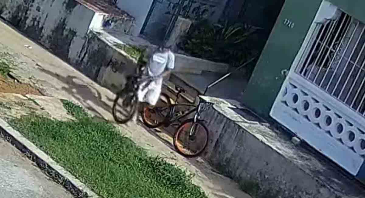 EN VIDEO: Delincuente se robó dos bicicletas en La Habana